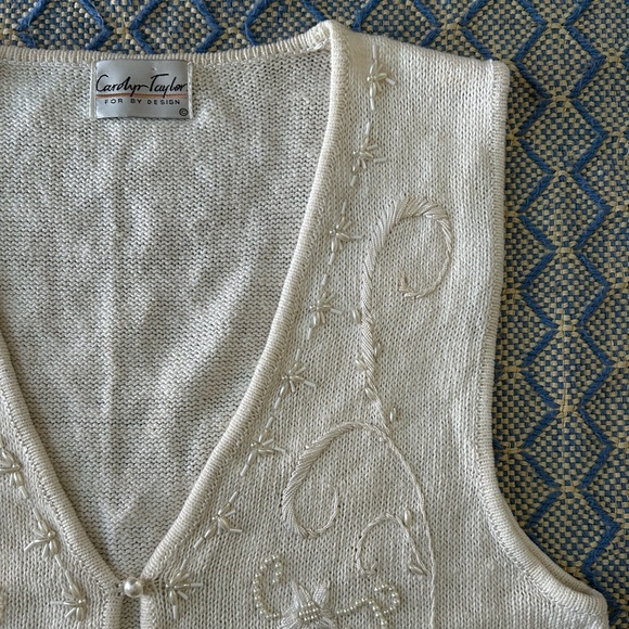 Vintage Carolyn Taylor White Embroidered and Beaded Knit Vest - Picture 4 of 10